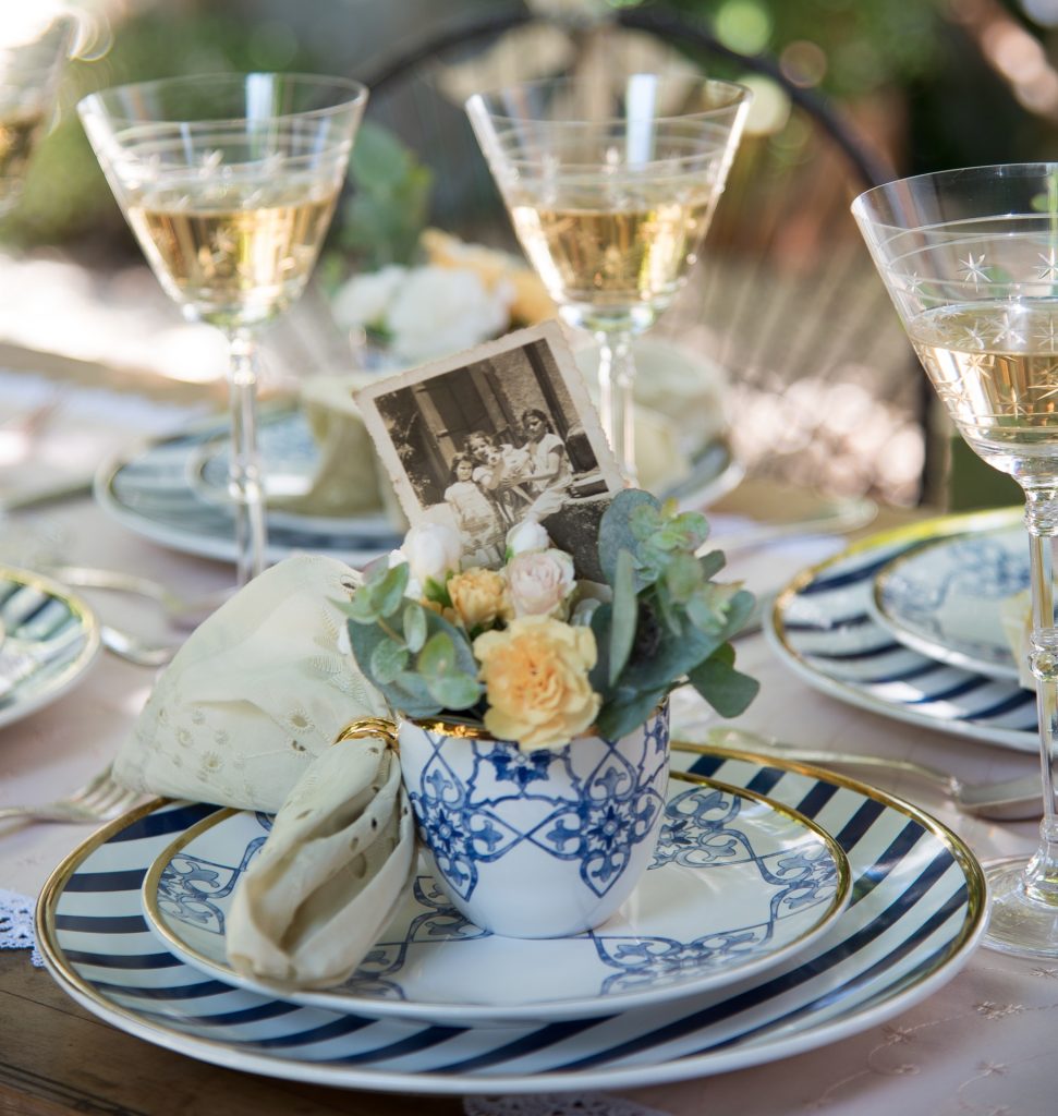 Aparelho de jantar Coup Lusitana da Oxford Porcelanas. Taças de cristal Venezia Star da Oxford Crystal. Guardanapo de lese Fio & Co. Foto: Cacá Bratke. Imagem: Aparelho de jantar Coup Lusitana da Oxford Porcelanas. Taças de cristal Venezia Star da Oxford Crystal. Guardanapo de lese Fio & Co. Foto: Cacá Bratke.