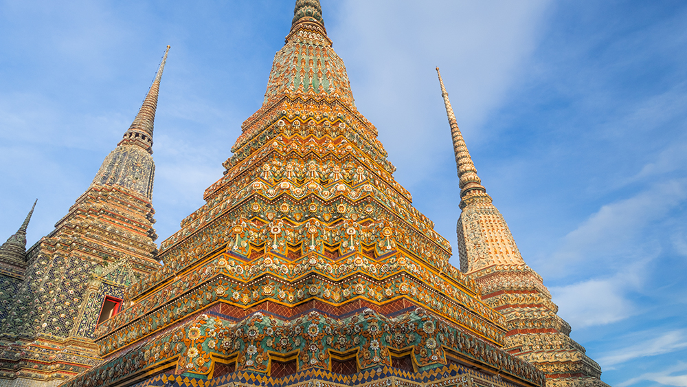 Imagem: Templo de Wat Pho, localizado em Bangcoc. Foto: iPhoto-Thailand/shutterstock.com