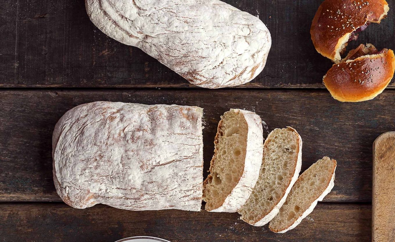 Imagem: Ciabatta é um pão presente na história da Itália desde o século XII. Foto: Raphael Günther/Bespoke Content.