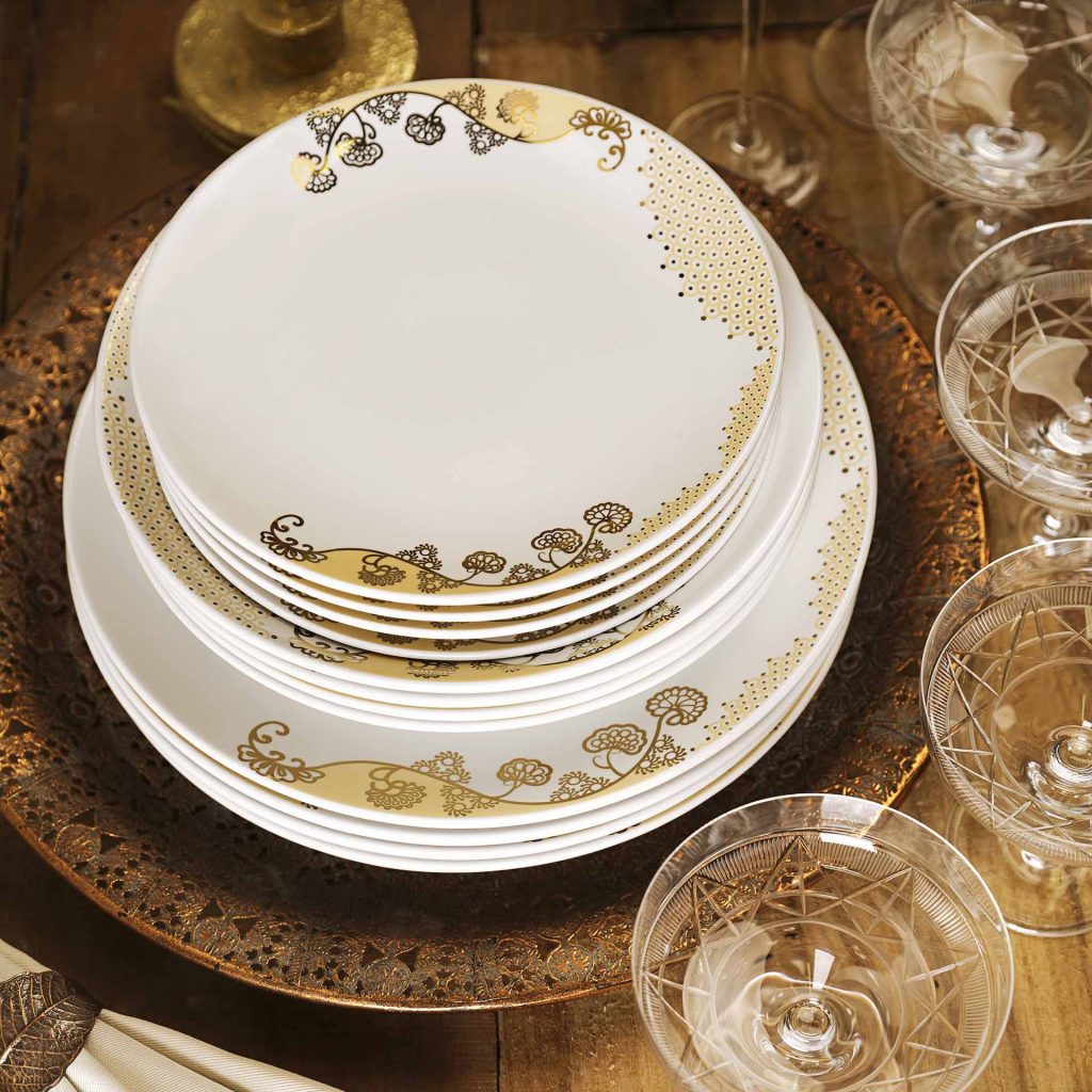 Imagem: Delicadeza e elegância na coleção Coup Golden, da Oxford Porcelanas, que também oferece peças complementares como açucareiro, bule, leiteira, travessa, saladeira e sopeira.