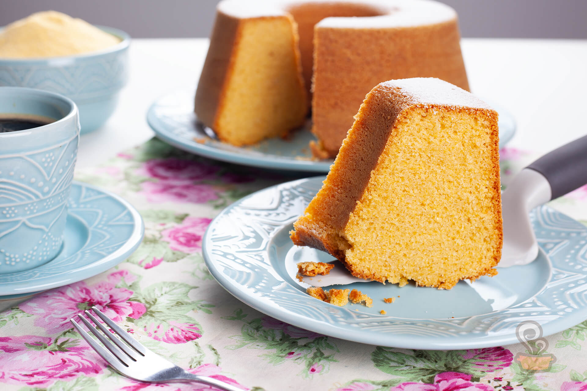 BOLO DE FUBÁ COM QUEIJO PARMESÃO SUPER FOFINHO. 